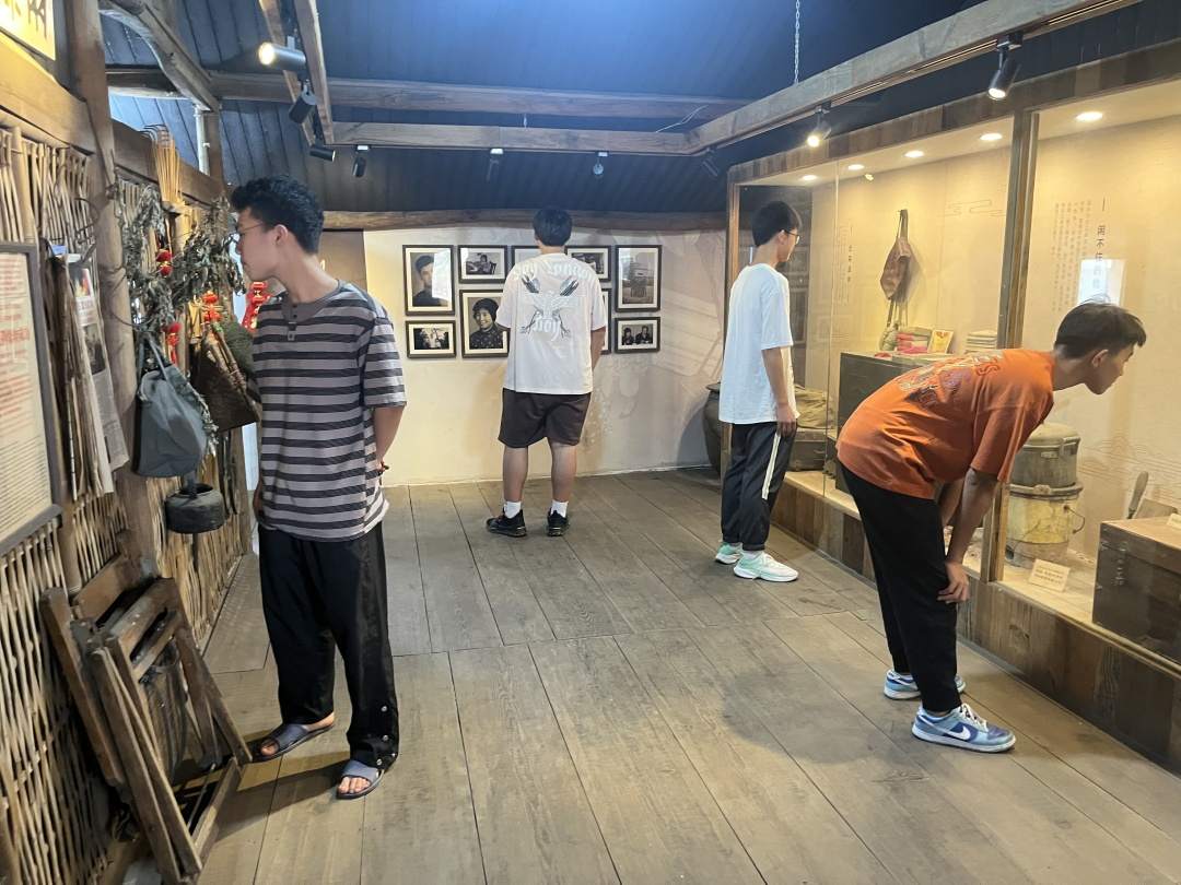 長樂中學志愿者團隊開展“紅色之旅”活動（2）.jpg