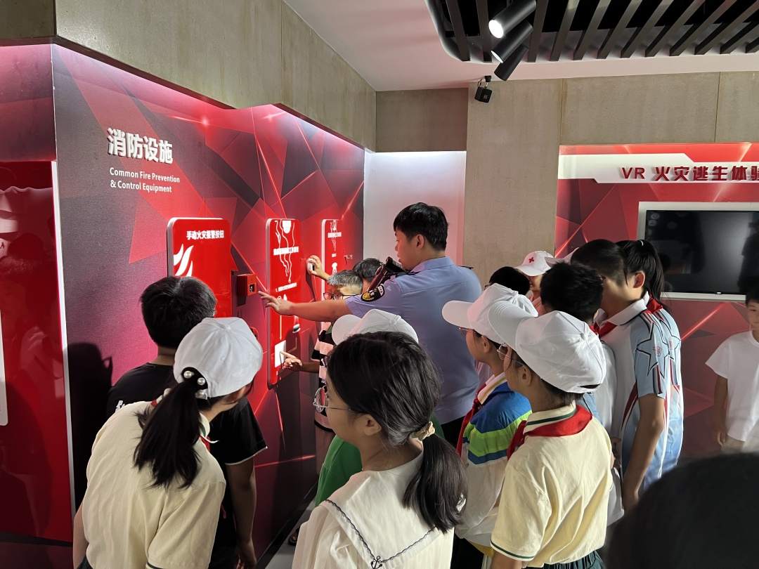 走進剡湖派出所學習“消防安全知識”.JPG