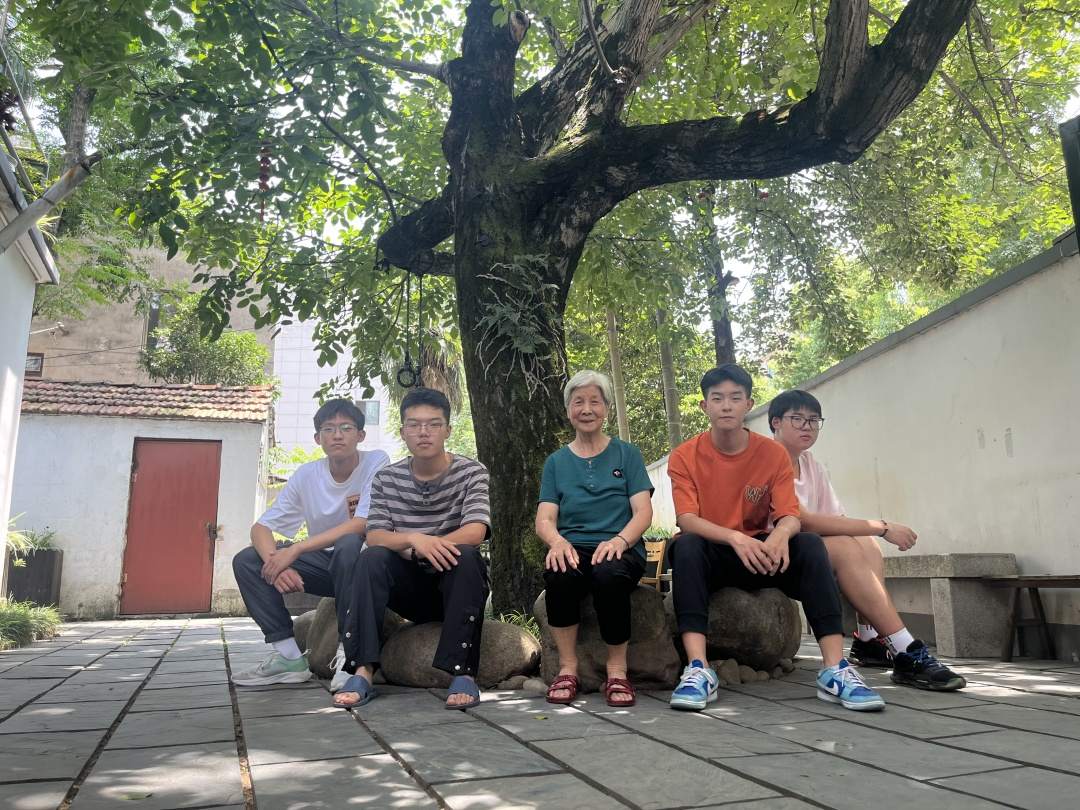 長樂中學志愿者團隊開展“紅色之旅”活動（1）.jpg