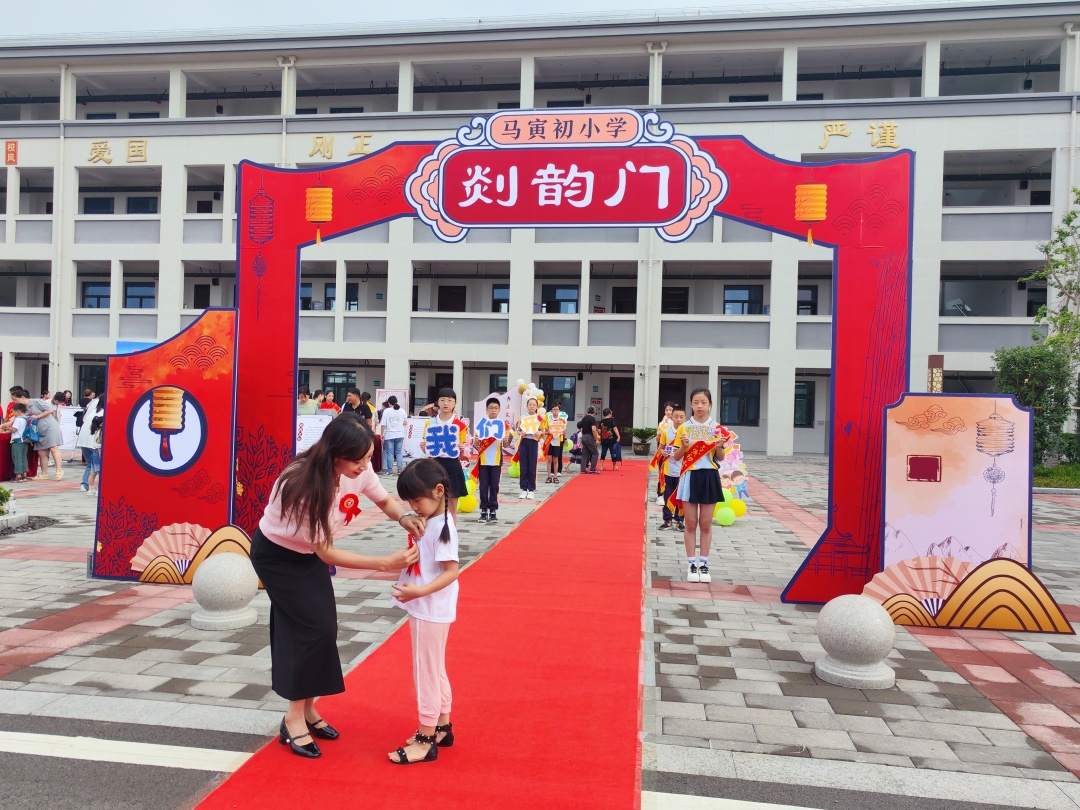 1.校長佩戴?；?jpg