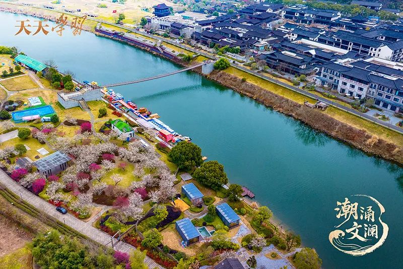 2025年2月17日，浙江紹興，嵊州市越劇小鎮(zhèn)和濕地公園梅花盛開。